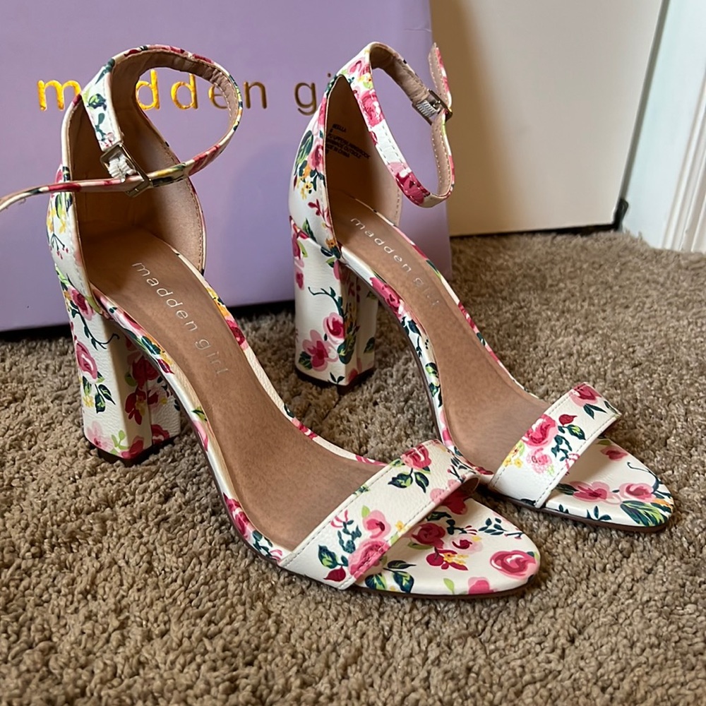 NWOT Madden Girl Beella 3.5 inch block heels. Size 6